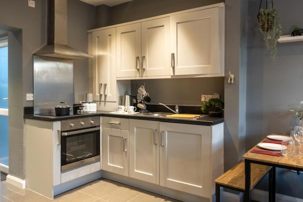 Vibrant City Centre Townhouse With Free Parking Rare Outdoor Patio Belfast Ngoại thất bức ảnh